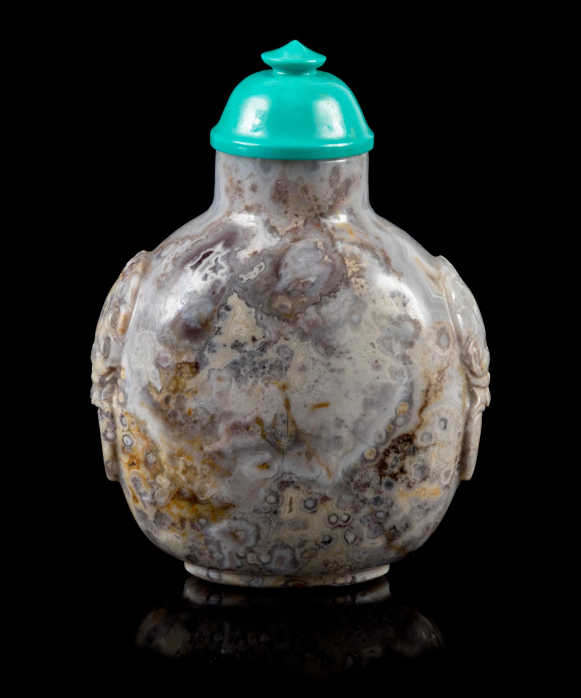 A 'Macaroni' Agate Snuff Bottle Height 1 7/8 inches. — OFFICIAL SCHOOL, 1760-1850