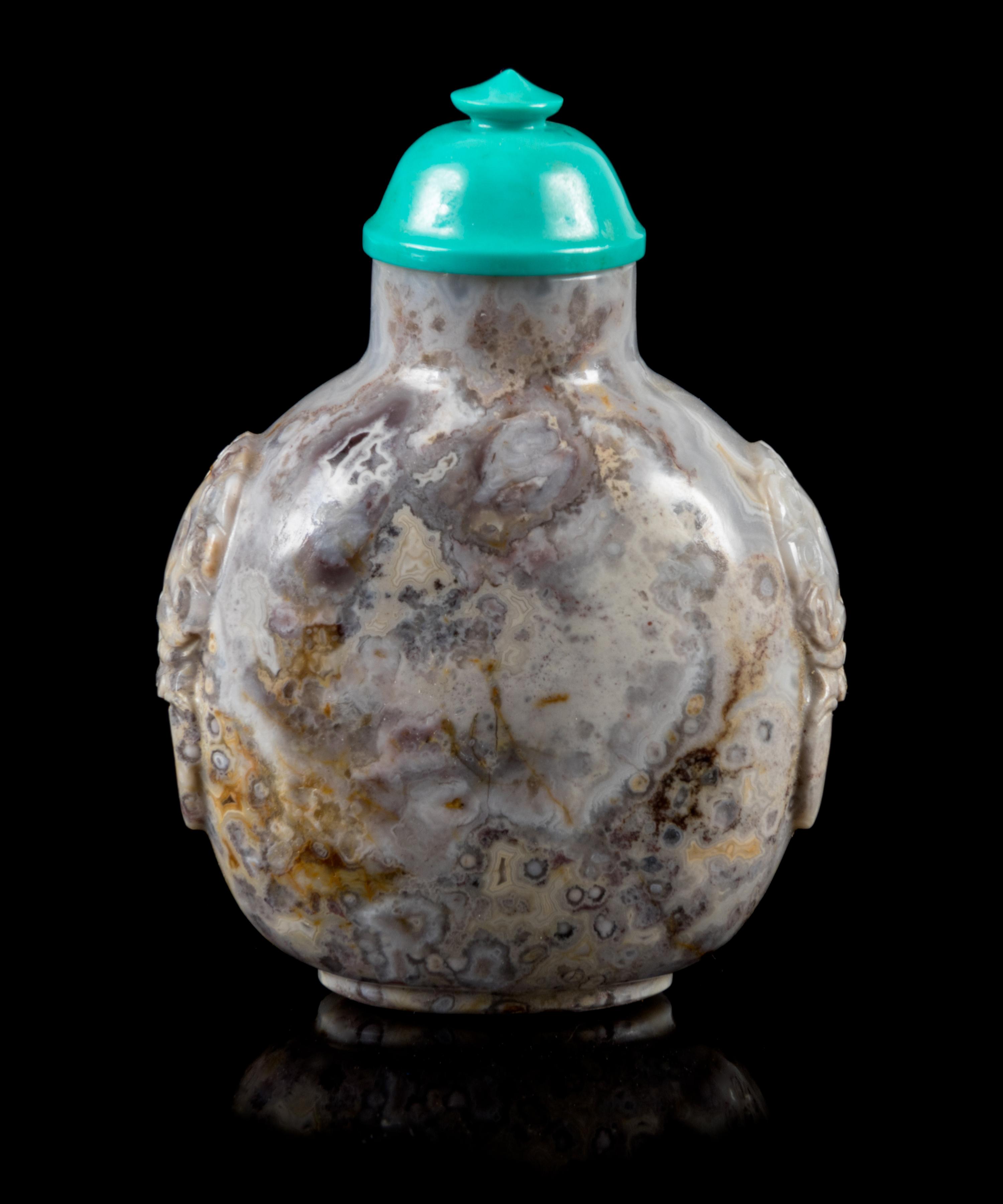 A 'Macaroni' Agate Snuff Bottle Height 1 7/8 inches. — OFFICIAL SCHOOL, 1760-1850