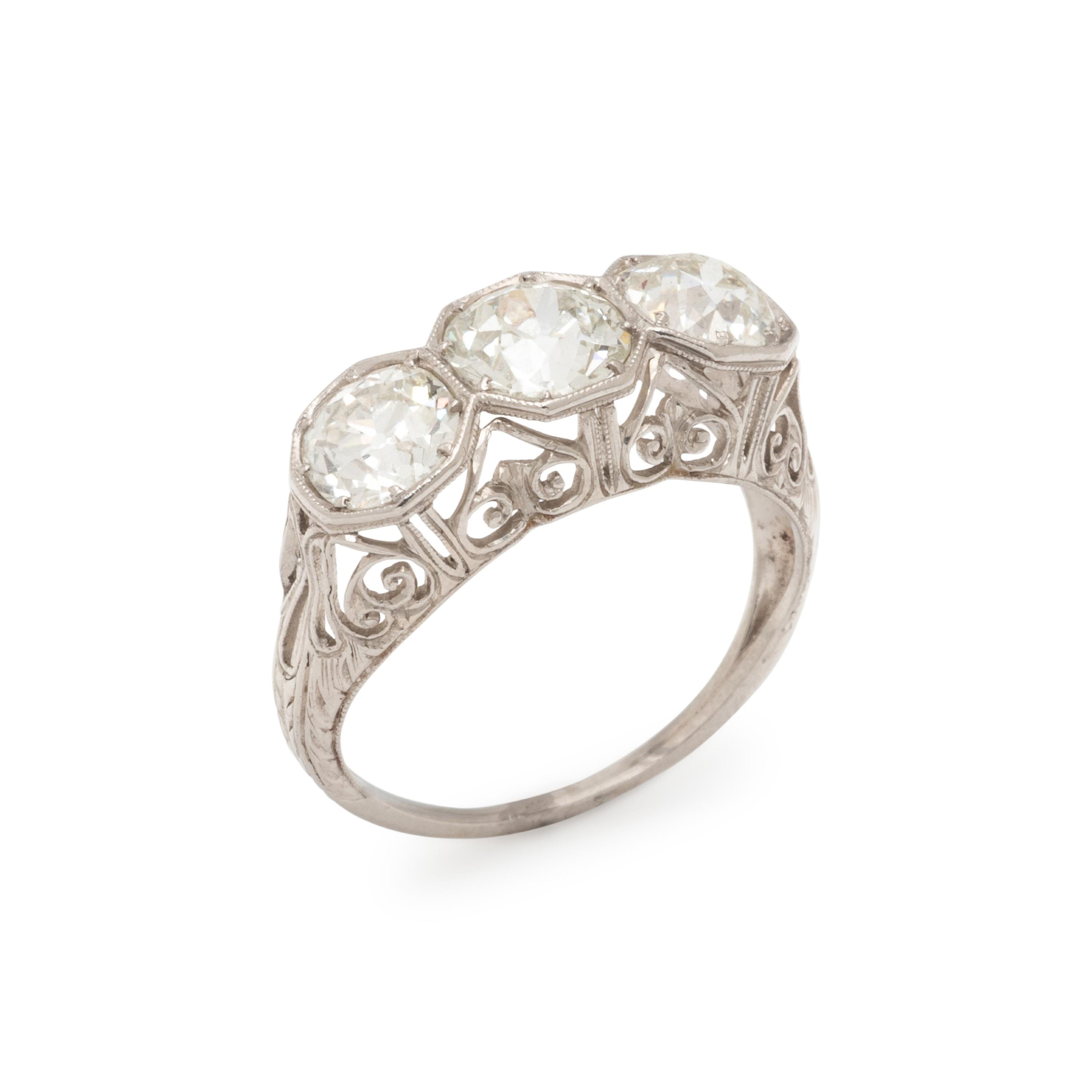THREE STONE DIAMOND RING