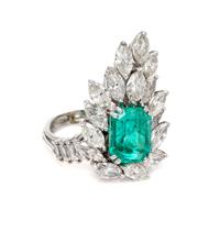 A Platinum, Emerald and Diamond Ring, 9.30 dwts.