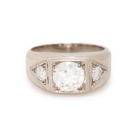 WHITE GOLD AND DIAMOND RING