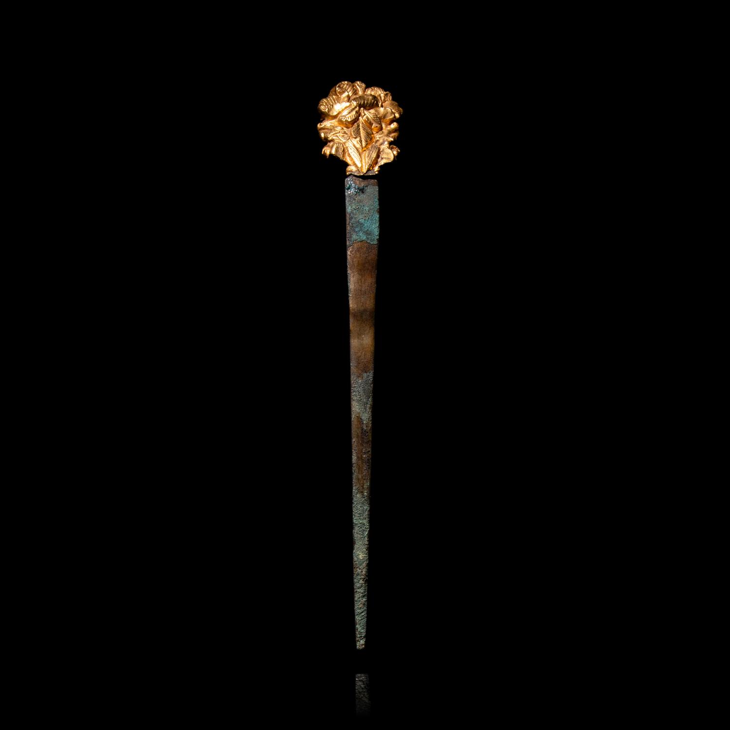 A Chinese Gold and Silver Hairpin, Zan, Ming-Qing Dynasty 明-清 銀脚金花卉頭簪