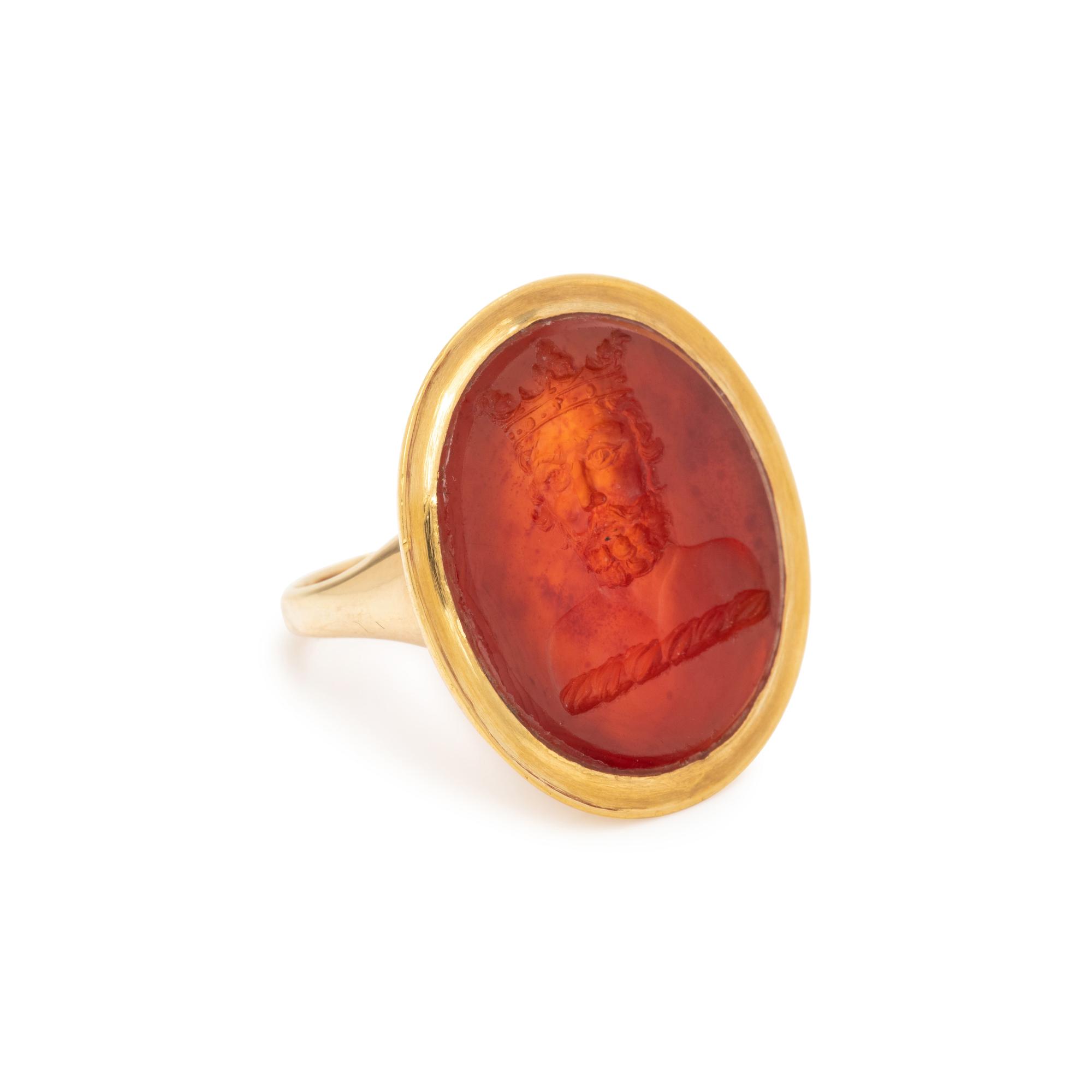 YELLOW GOLD AND CARNELIAN INTAGLIO RING