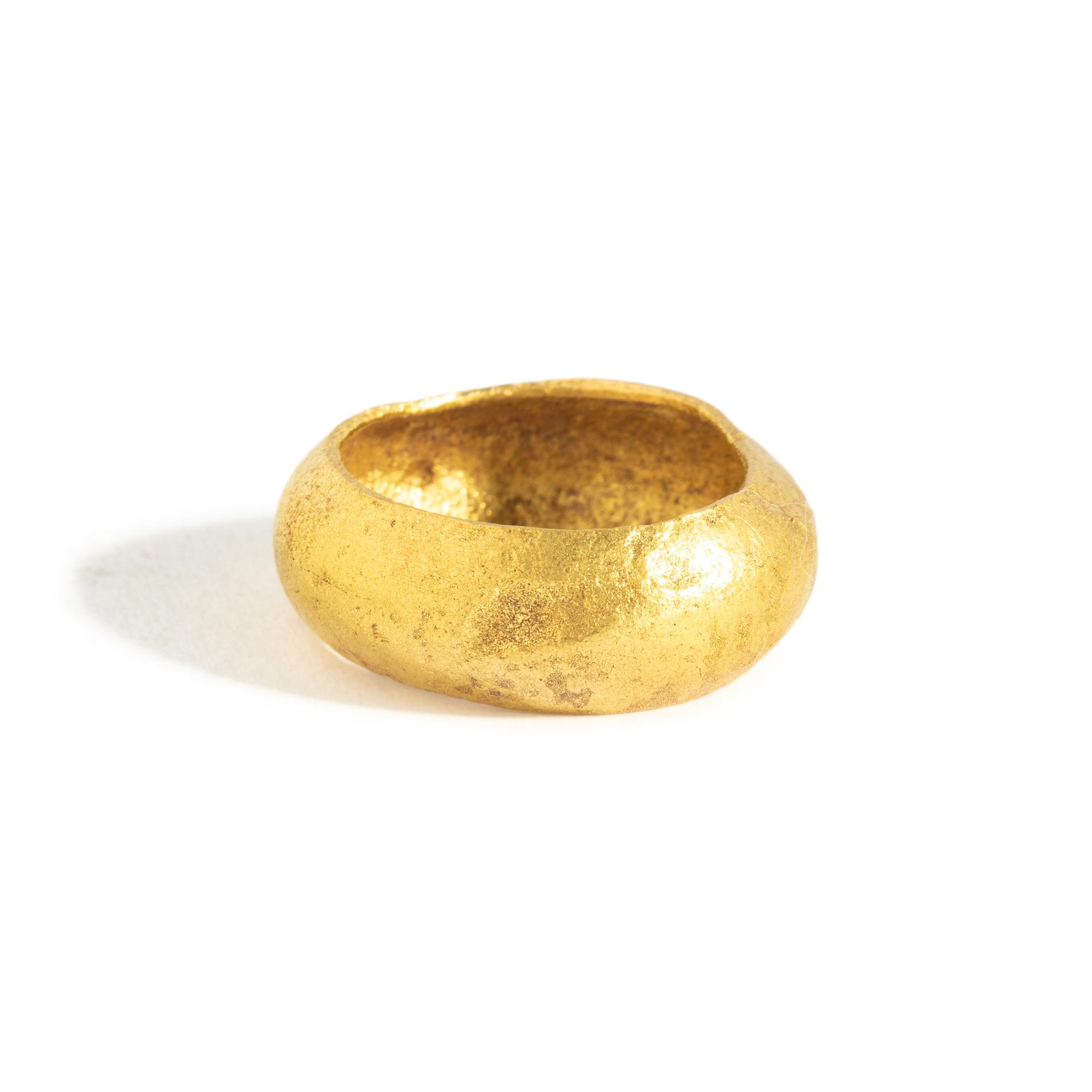 A Roman Gold Band Ring