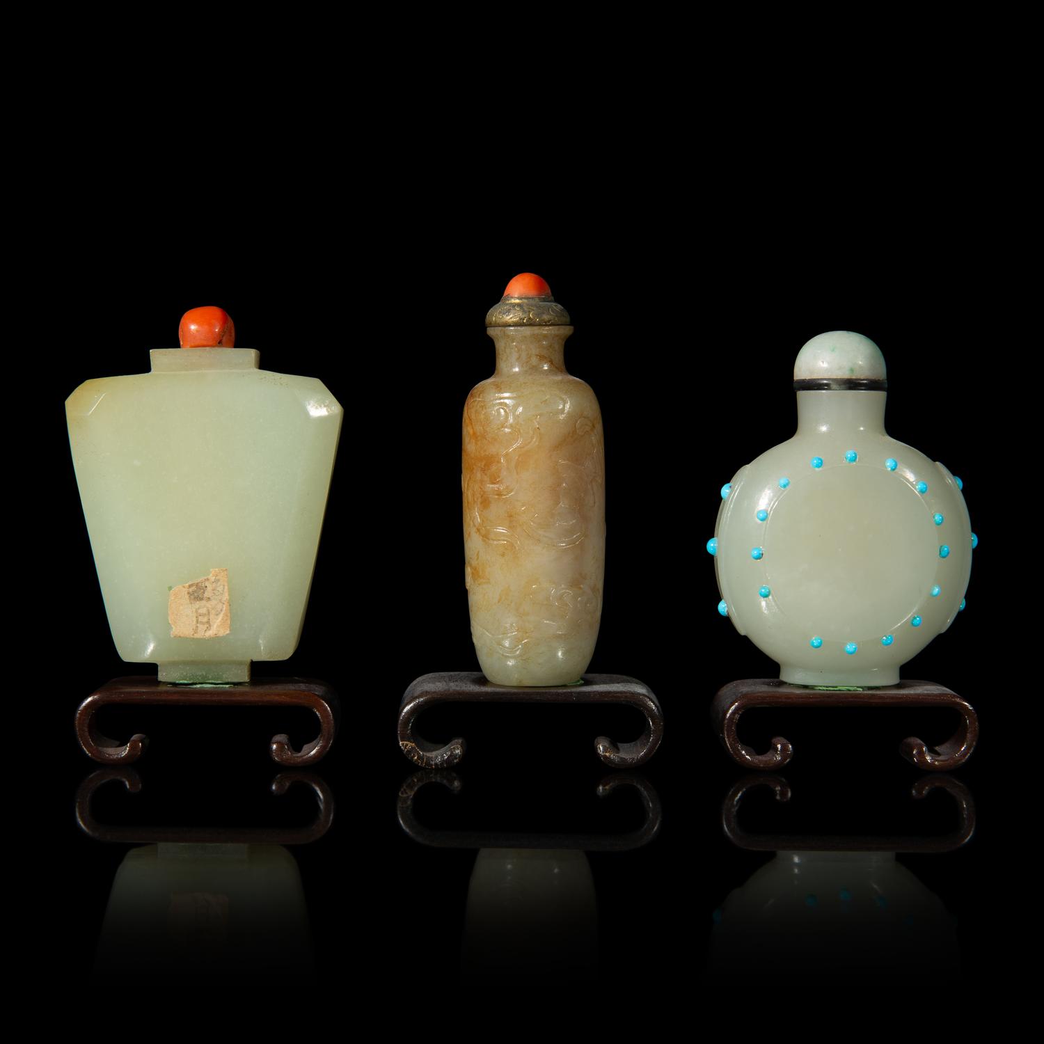 Three Chinese Jade Snuff Bottles, 19th-20th Century 晚清-近代 玉鼻烟壺三支