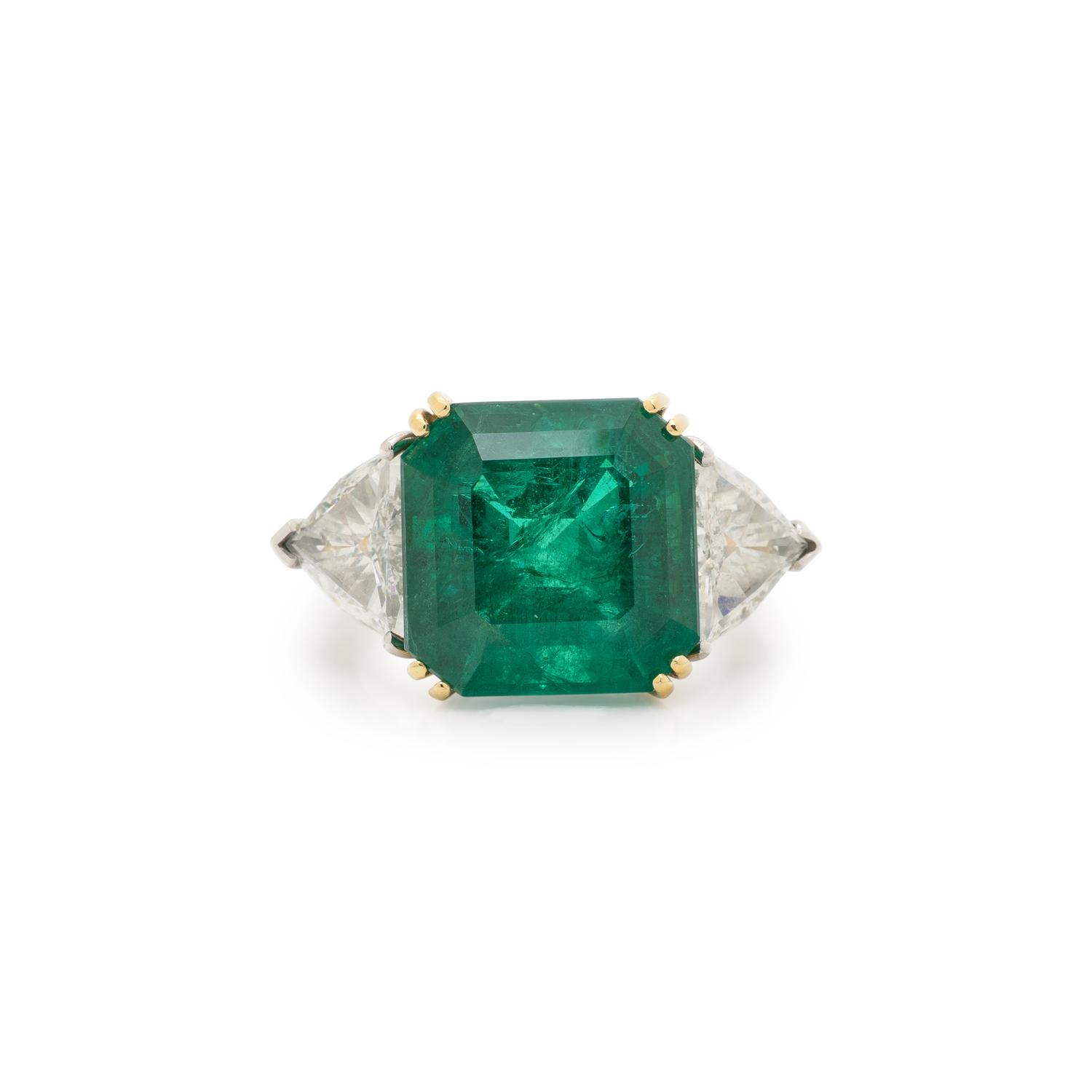 EMERALD AND DIAMOND RING