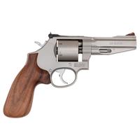 *Smith & Wesson Performance Center Model 686-7 in Box with Accessories
