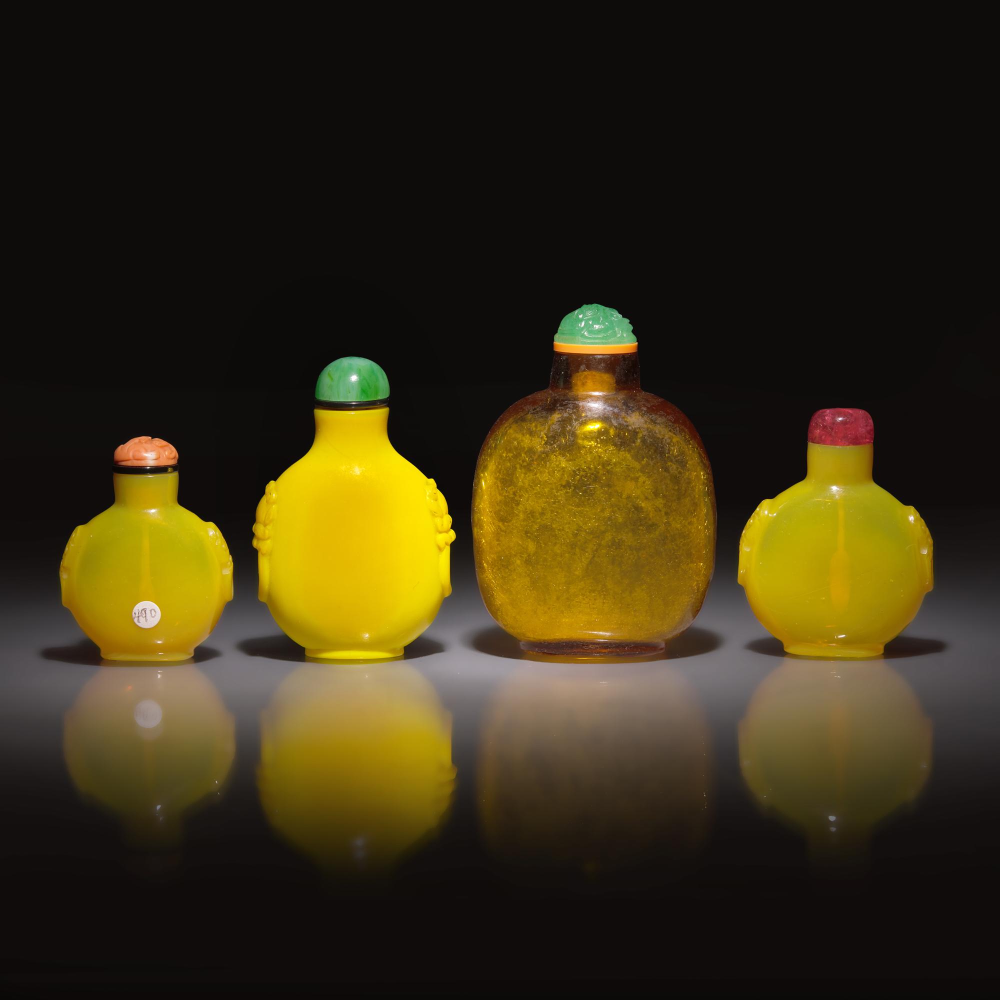 Four Chinese Yellow and Pale Amber Glass Snuff Bottles, 18th to 19th Century — 清中期 黃料及琥珀料鼻烟壺四支