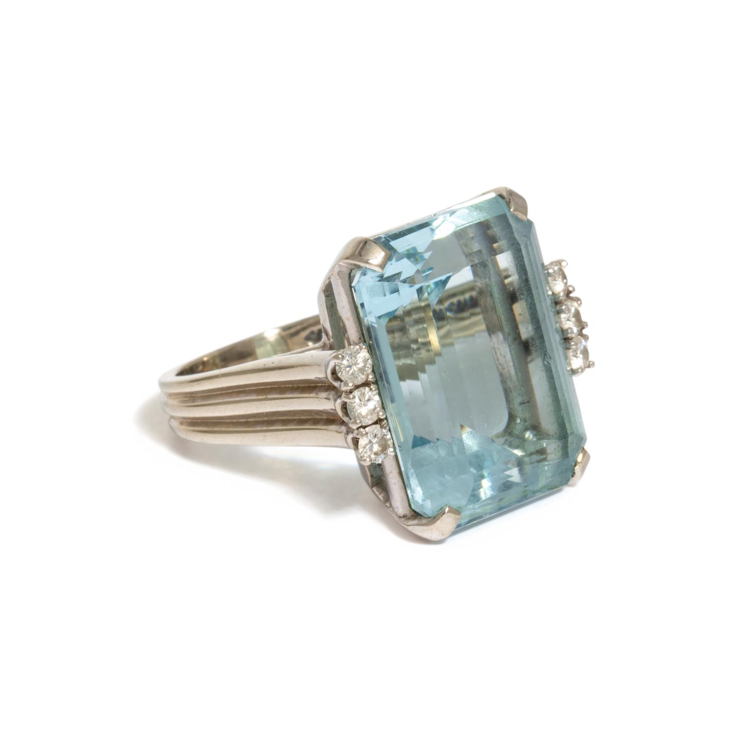 AQUAMARINE AND DIAMOND RING