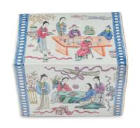 A Chinese Export Porcelain Jardinière