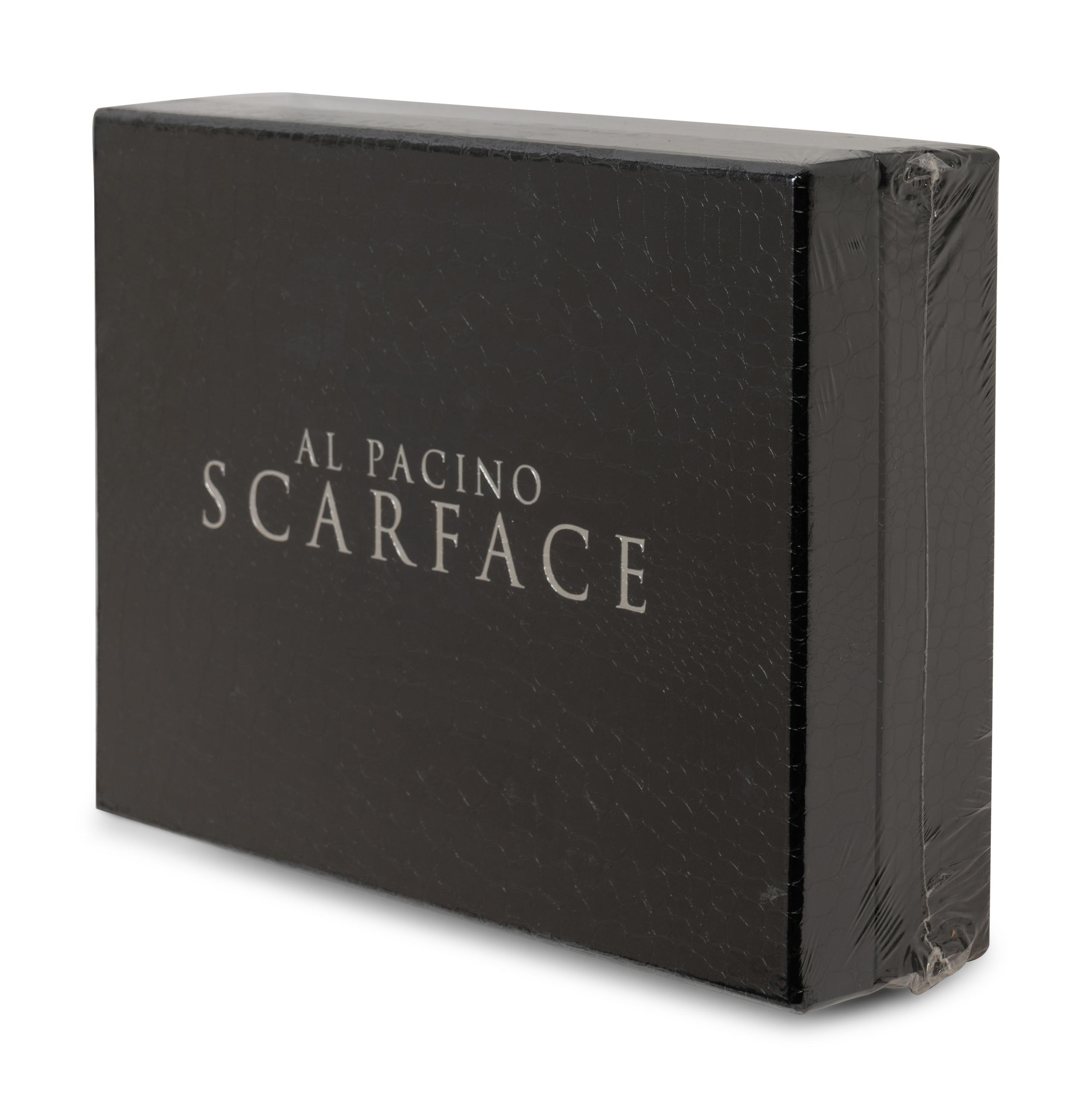 (Film Memorabilia) Scarface . Universal Pictures: 1983.