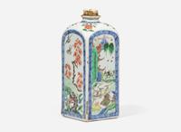 A Chinese famille-verte decorated square-form bottle, Kangxi period 五彩方瓶 清 康熙