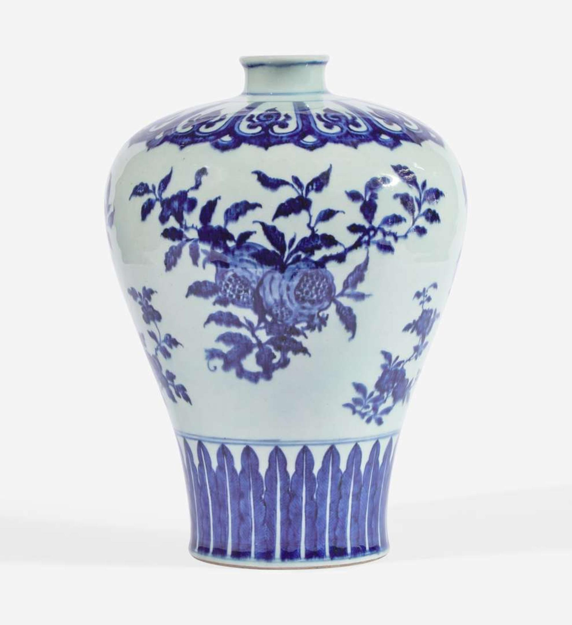 A fine and rare large Chinese blue and white porcelain Ming-style meiping vase 明式青花三多瑞果纹梅瓶 18th century ????