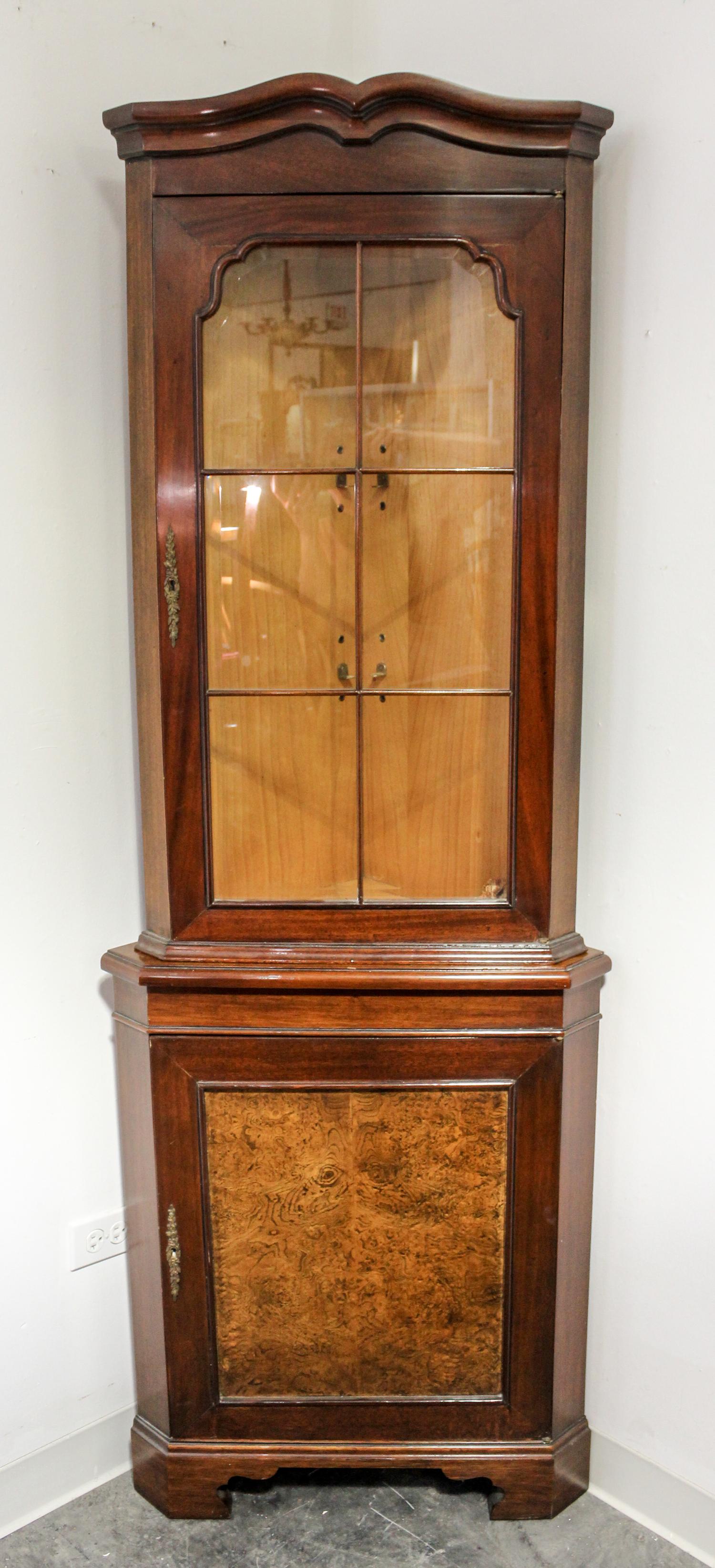 A Georgian Style Mahogany Corner Cabinet Height 73 inches. — 20TH CENTURY