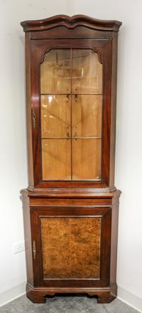 A Georgian Style Mahogany Corner Cabinet Height 73 inches. — 20TH CENTURY
