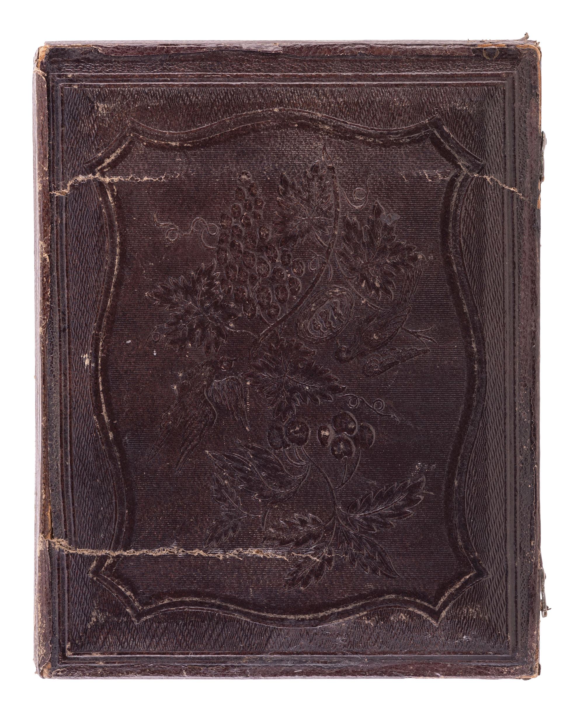 [CIVIL WAR]. Quarter plate tintype of a Federal cavalry soldier on horseback.