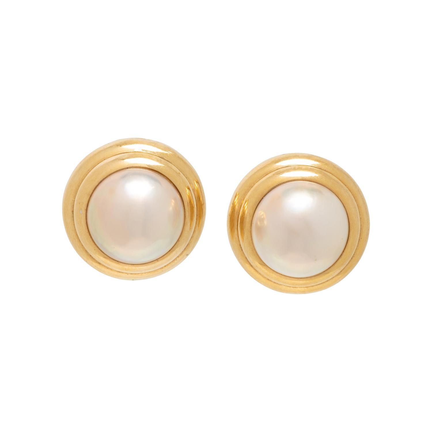 YELLOW GOLD AND MABÉ PEARL EARRINGS