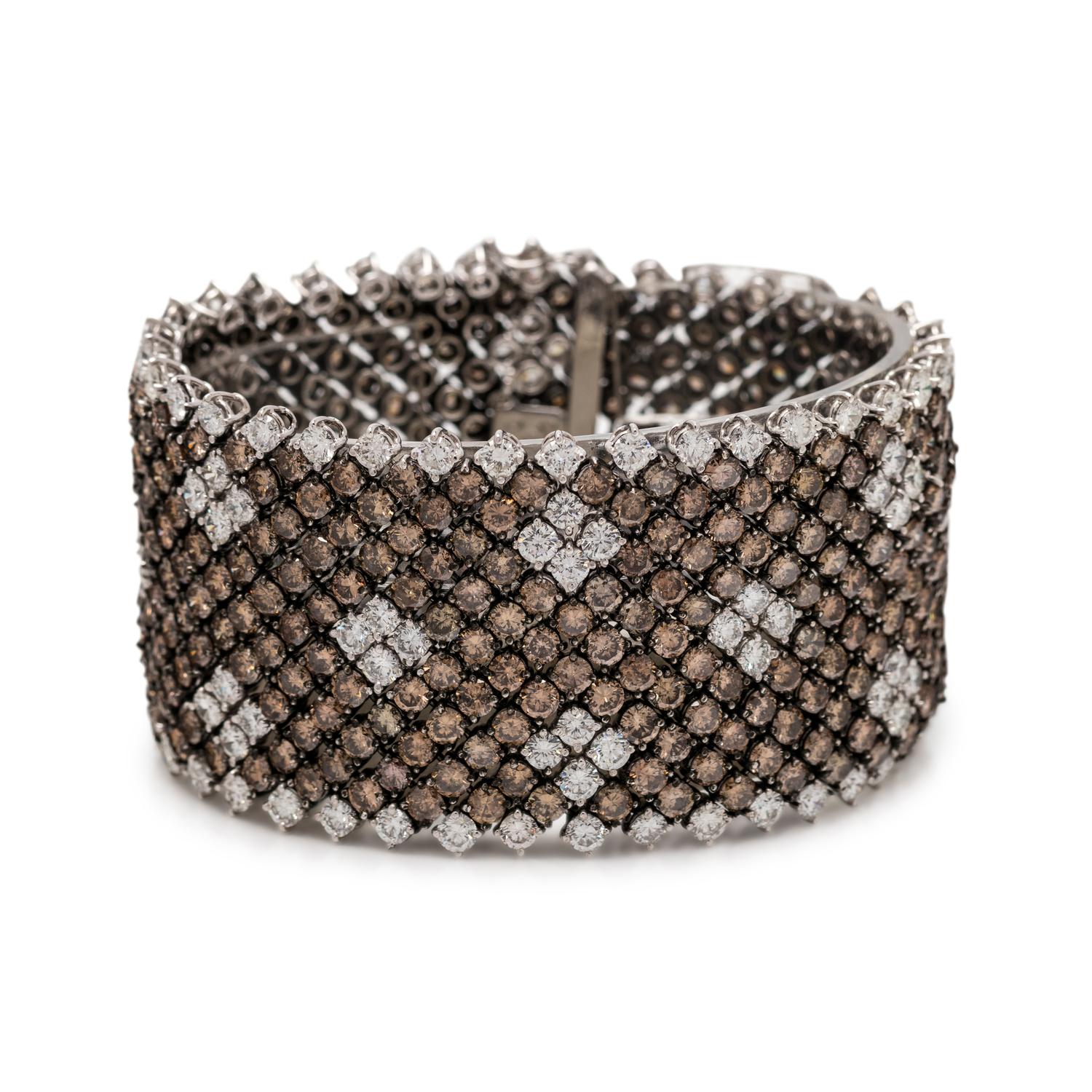 COLORED DIAMOND AND DIAMOND BRACELET