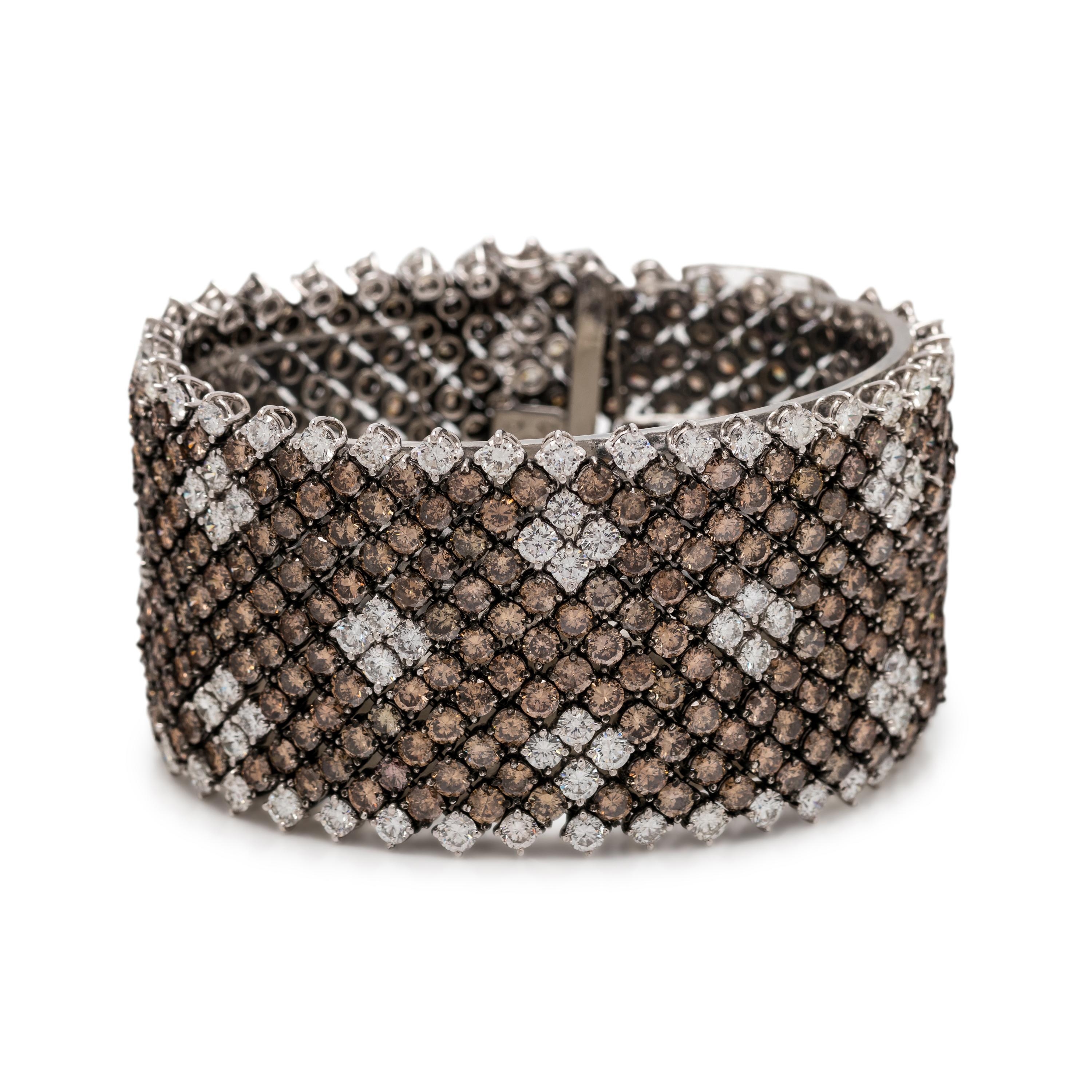 COLORED DIAMOND AND DIAMOND BRACELET