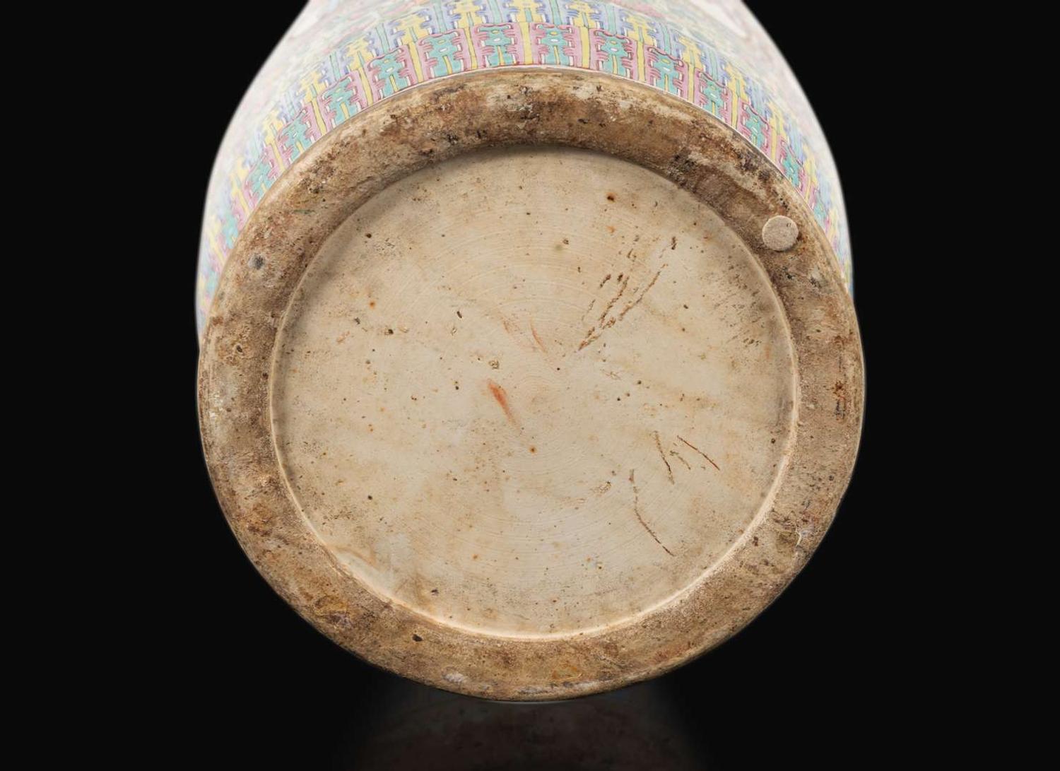 A massive Chinese export famille rose-decorated vase, second half 19th century 外銷瓷粉彩大瓶 十九世紀