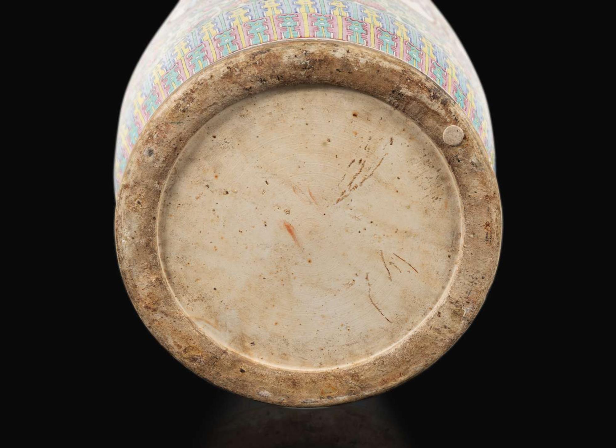 A massive Chinese export famille rose-decorated vase, second half 19th century 外銷瓷粉彩大瓶 十九世紀