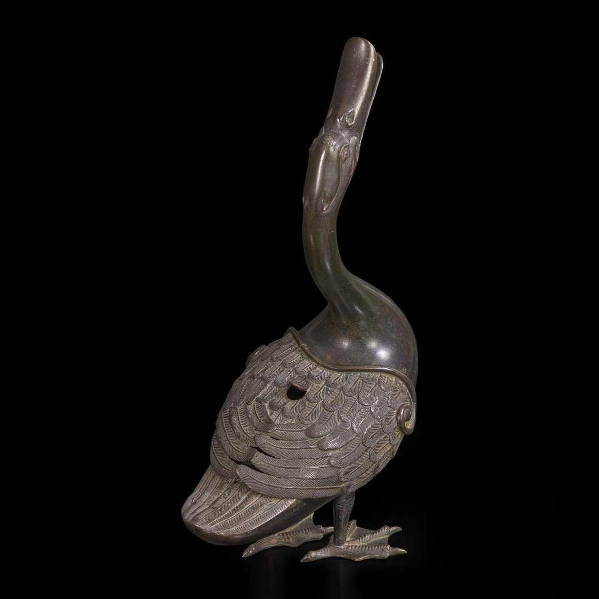 A patinated bronze goose-form incense burner 铜加漆鹅形香炉一件 Late 18th to 19th century ???????????