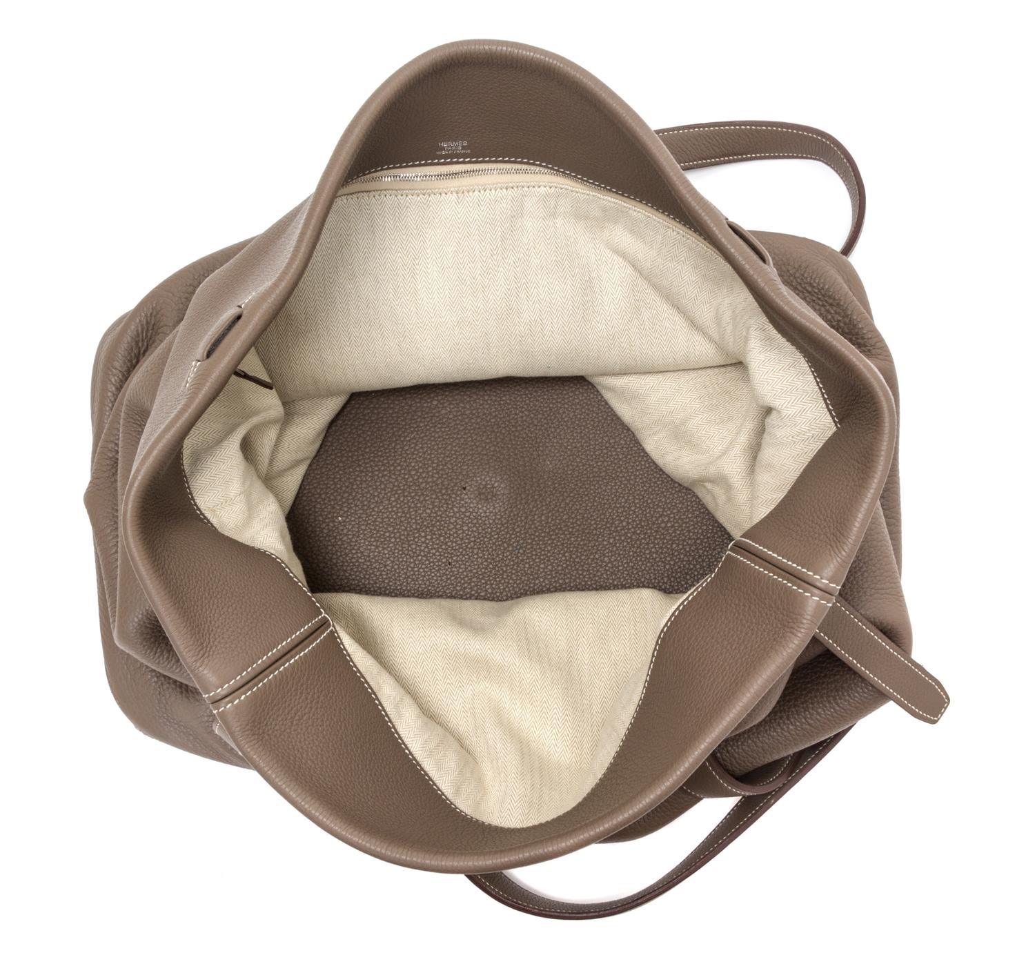 An Hermes Etoupe Leather Thar Travel Bag. 21.5" x 18" x 10".