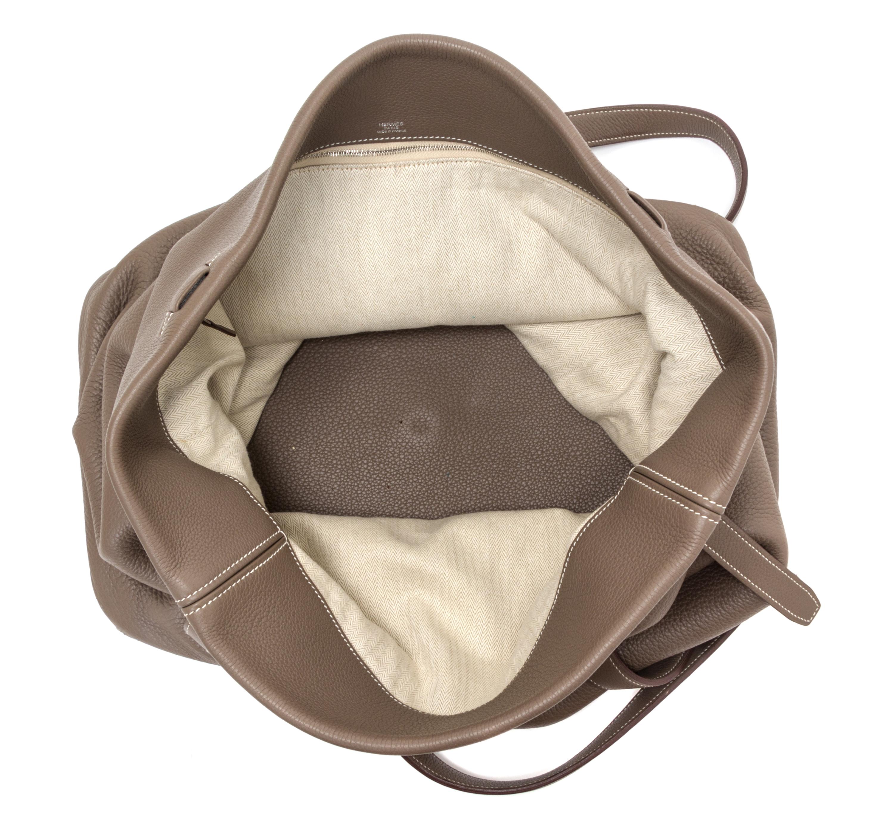 An Hermes Etoupe Leather Thar Travel Bag. 21.5" x 18" x 10".
