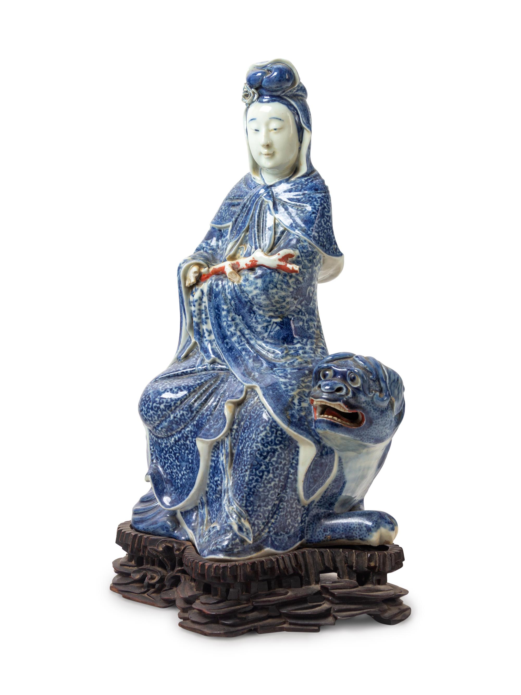 A Blue and White Porcelain Figure of Guanyin