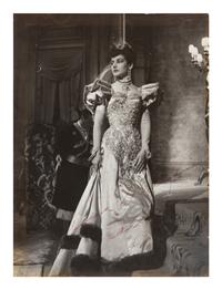 CALLAS, Maria (1923-1977). Black and white photographic portrait, signed (“Maria Menghini Callas 1959”), by Erio Piccagliani.