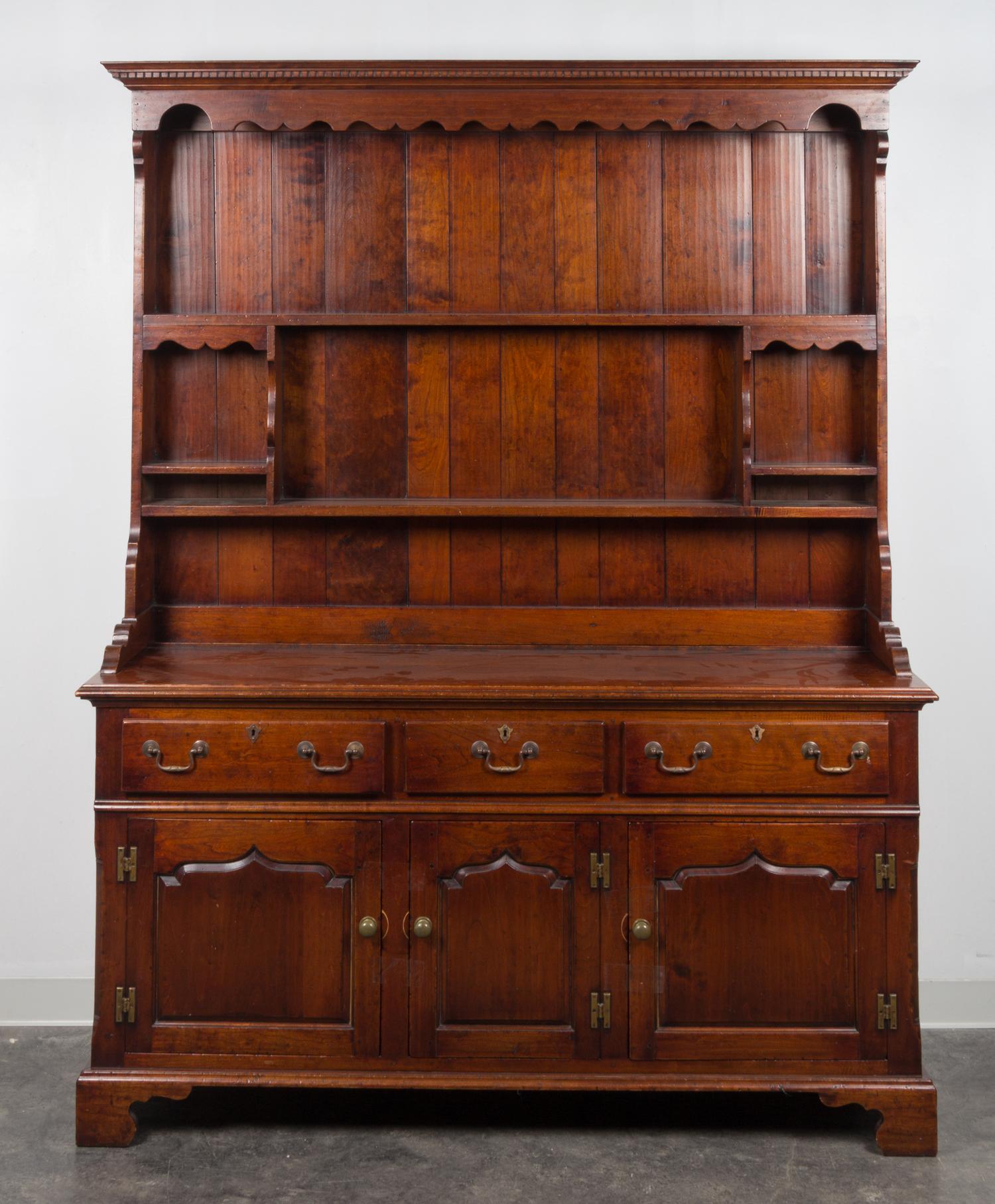 An Oak Welsh Cupboard Height 80 3/4 x width 65 x depth 19 1/2 inches. — LATE 20TH CENTURY