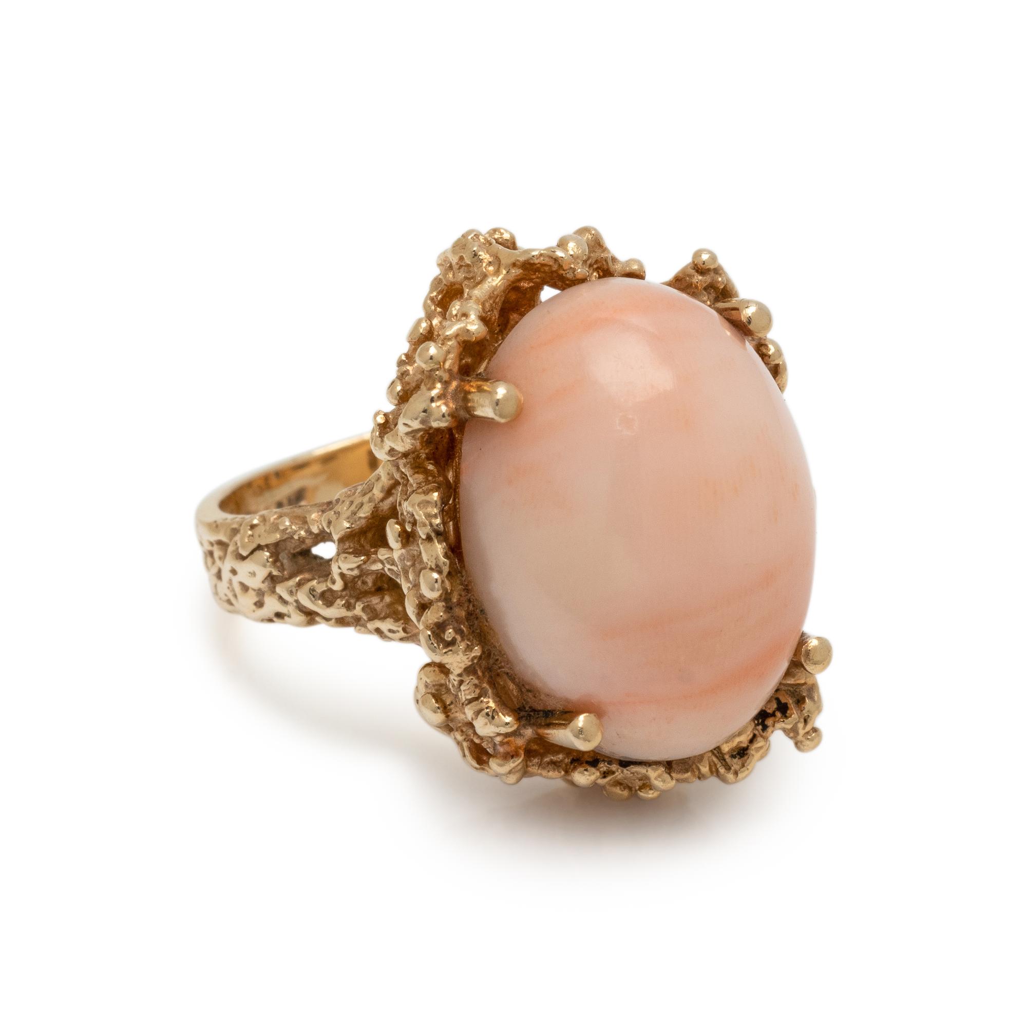 YELLOW GOLD AND CORAL RING