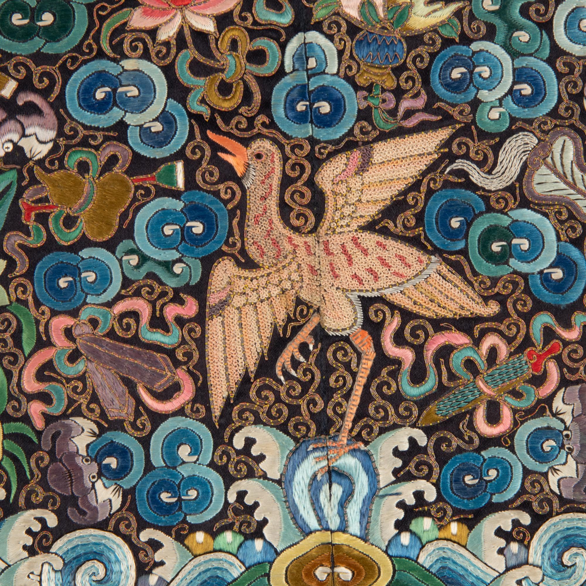 Five Chinese Embroidered Rank Badges and Roundels, 20th Century 近代 綉片及補子五幅