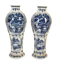 A Pair of Chinese Export Blue and White Porcelain Vases