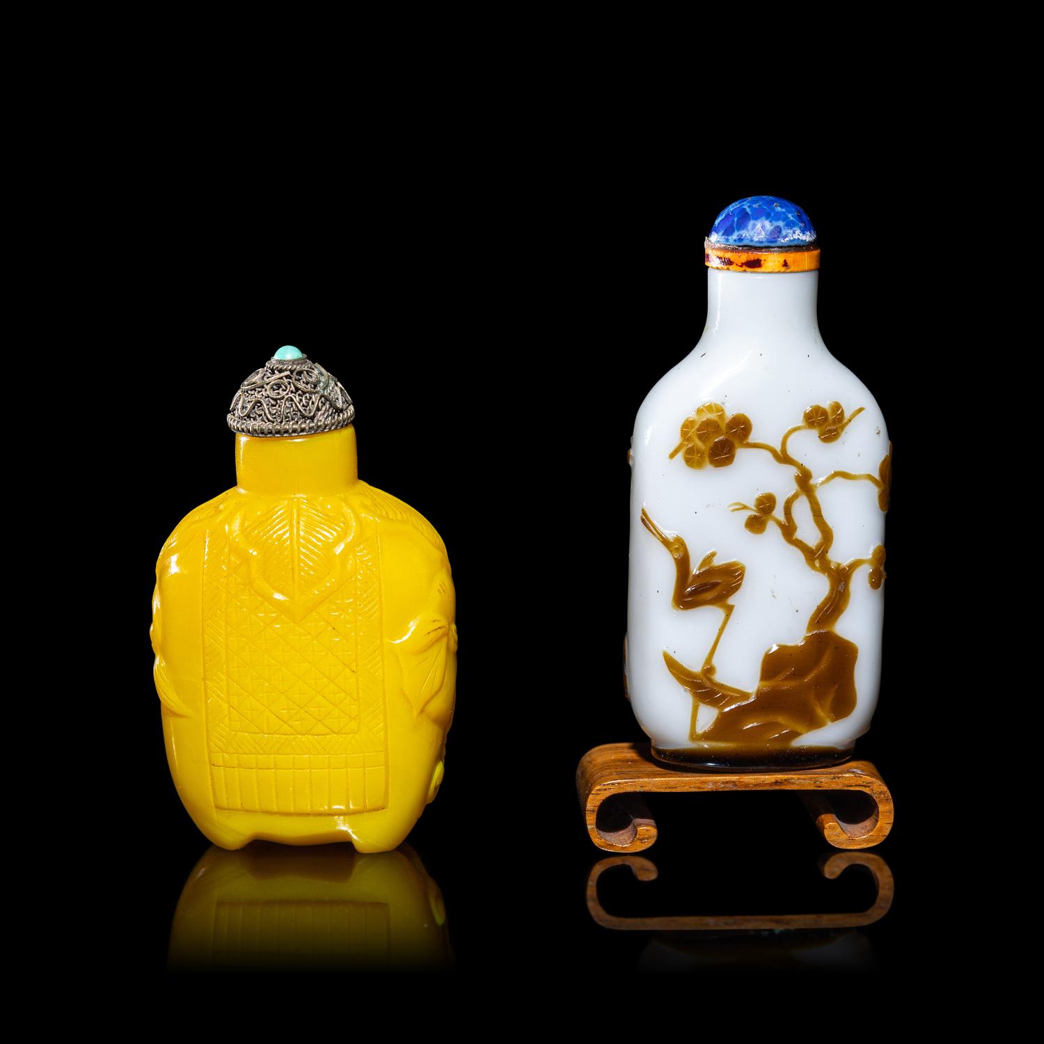 Two Chinese Glass Snuff Bottles, 19th-Early 20th Century 清晚期 “鶴鹿同春“套料鼻煙壺及"太平有象"黃料鼻煙壺