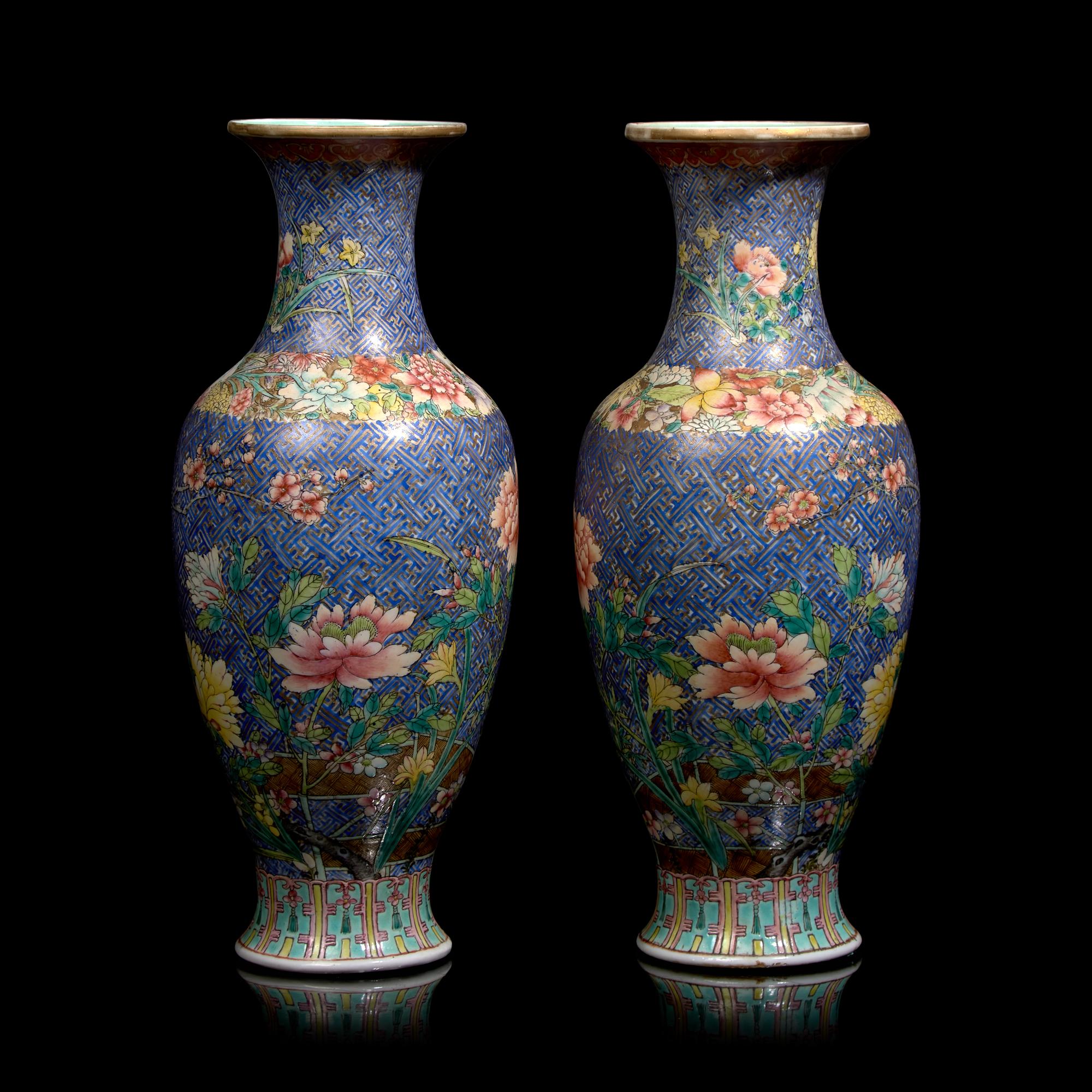 A Pair of Chinese Famille Rose Porcelain Vases, Republic Period 民國 粉彩花瓶一對