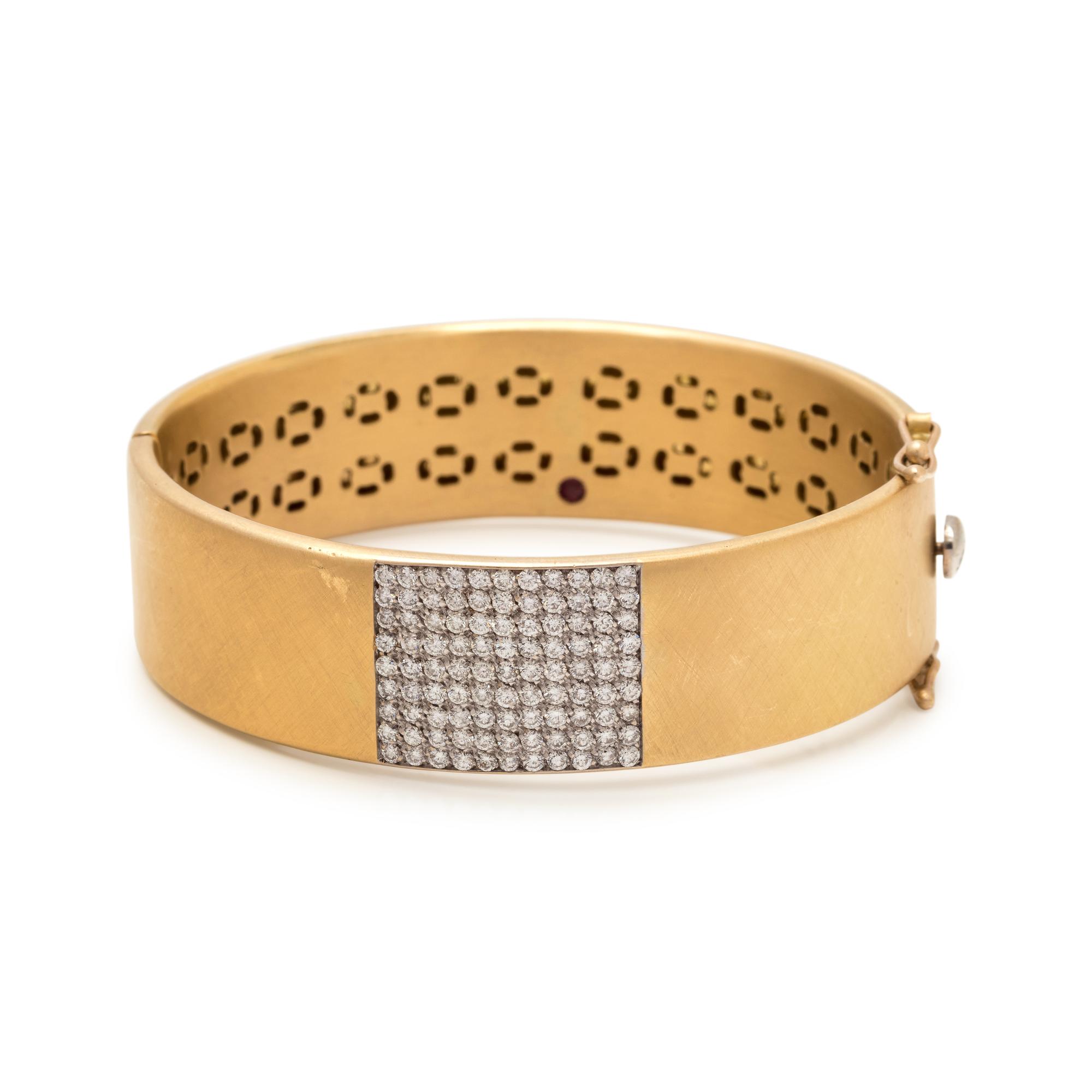 ROBERTO COIN, YELLOW GOLD AND DIAMOND BANGLE BRACELET