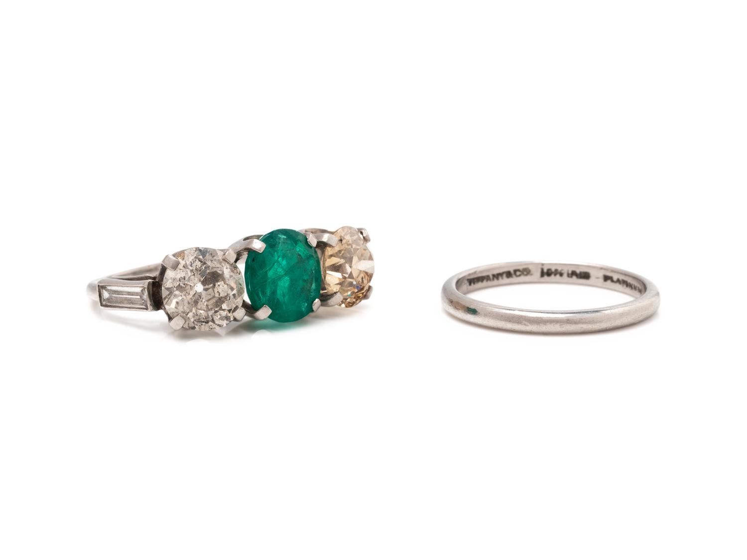 EMERALD, DIAMOND AND COLORED DIAMOND RING