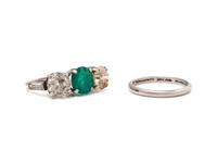 EMERALD, DIAMOND AND COLORED DIAMOND RING