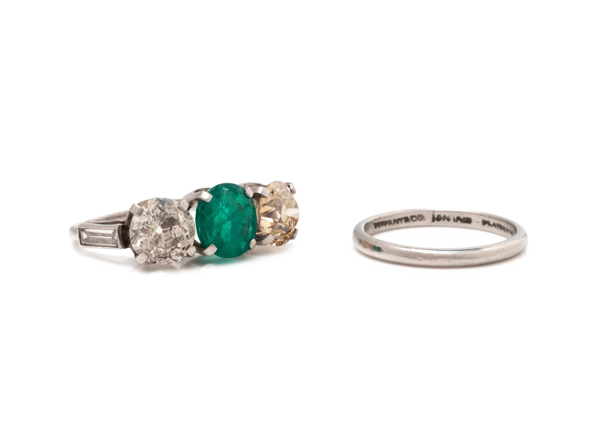 EMERALD, DIAMOND AND COLORED DIAMOND RING