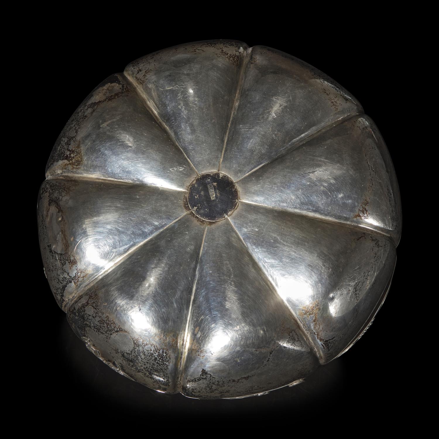 A Large Chinese Silver Sweetmeat Box and Cover, Early 20th Century 民國 銀瓜棱式攢盒
