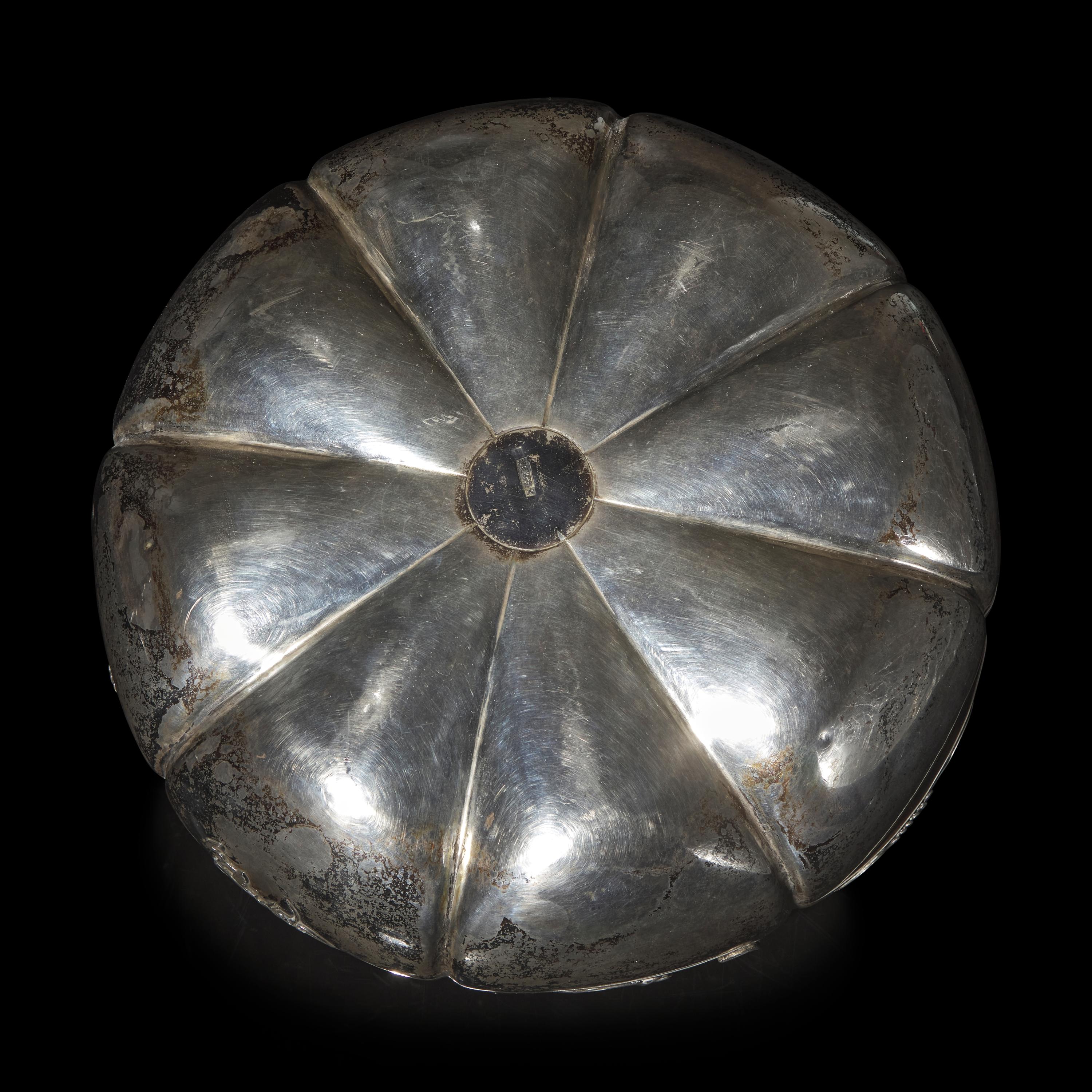 A Large Chinese Silver Sweetmeat Box and Cover, Early 20th Century 民國 銀瓜棱式攢盒