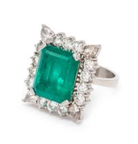 A Platinum, Emerald and Diamond Ring, 13.45 dwts.