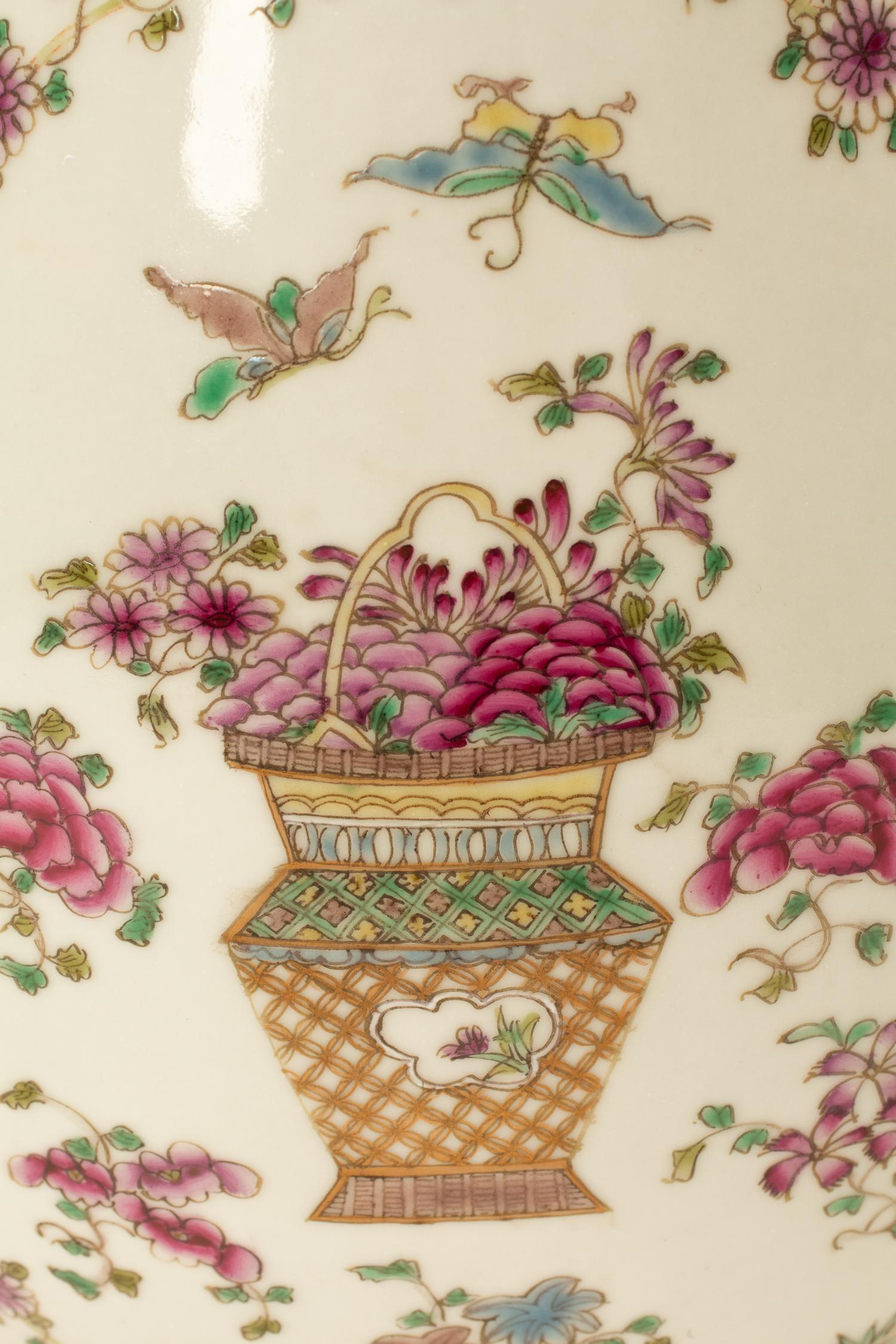 A Pair of Chinese Export Porcelain Covered Vases — EARLY 20TH CENTURY