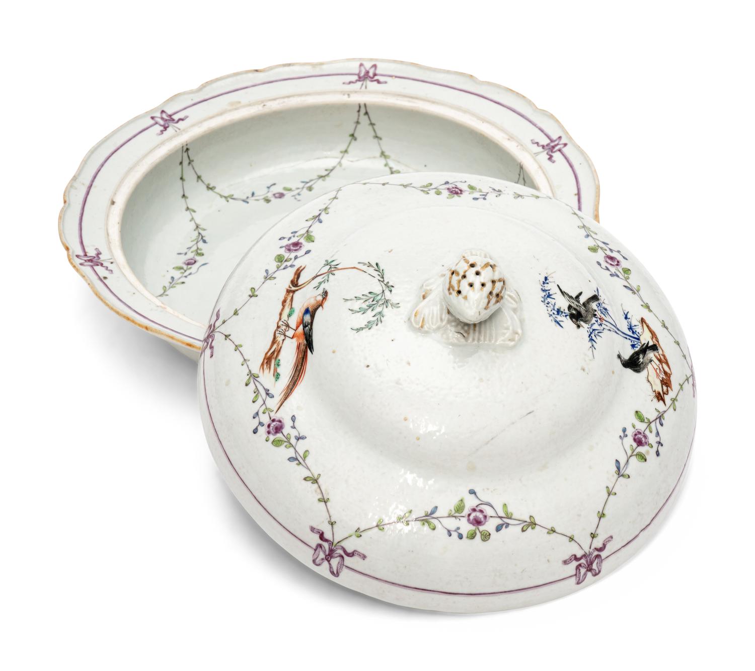 A Chinese Export Porcelain Entrée Dish and Cover