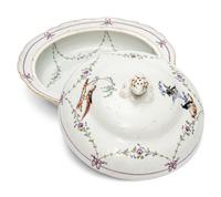 A Chinese Export Porcelain Entrée Dish and Cover