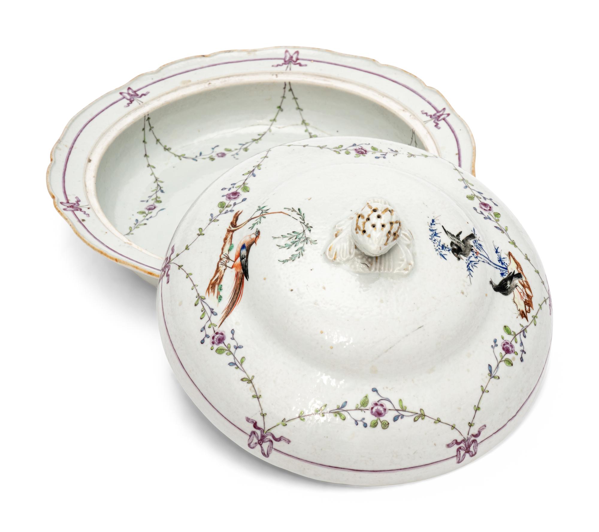 A Chinese Export Porcelain Entrée Dish and Cover