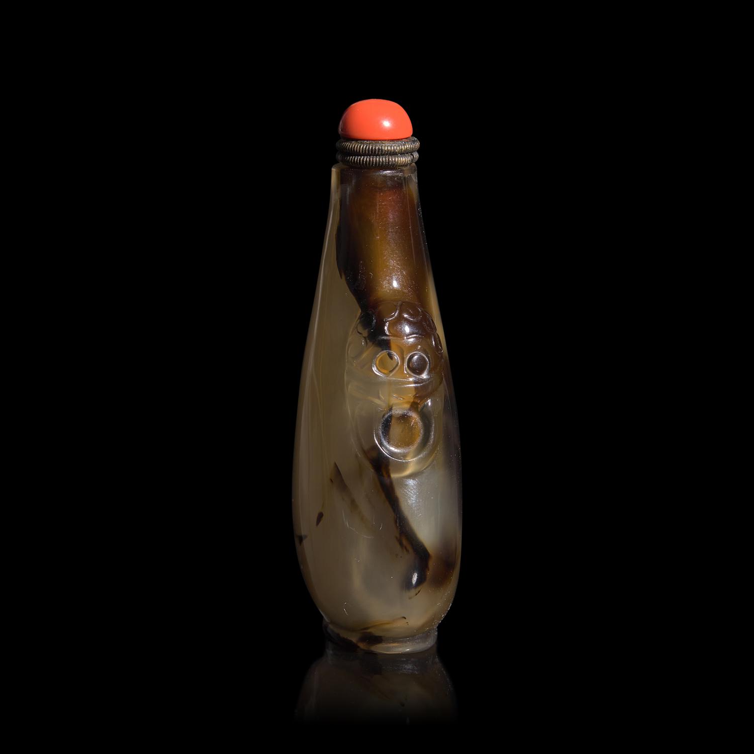 A Chinese Carved Agate Snuff Bottle