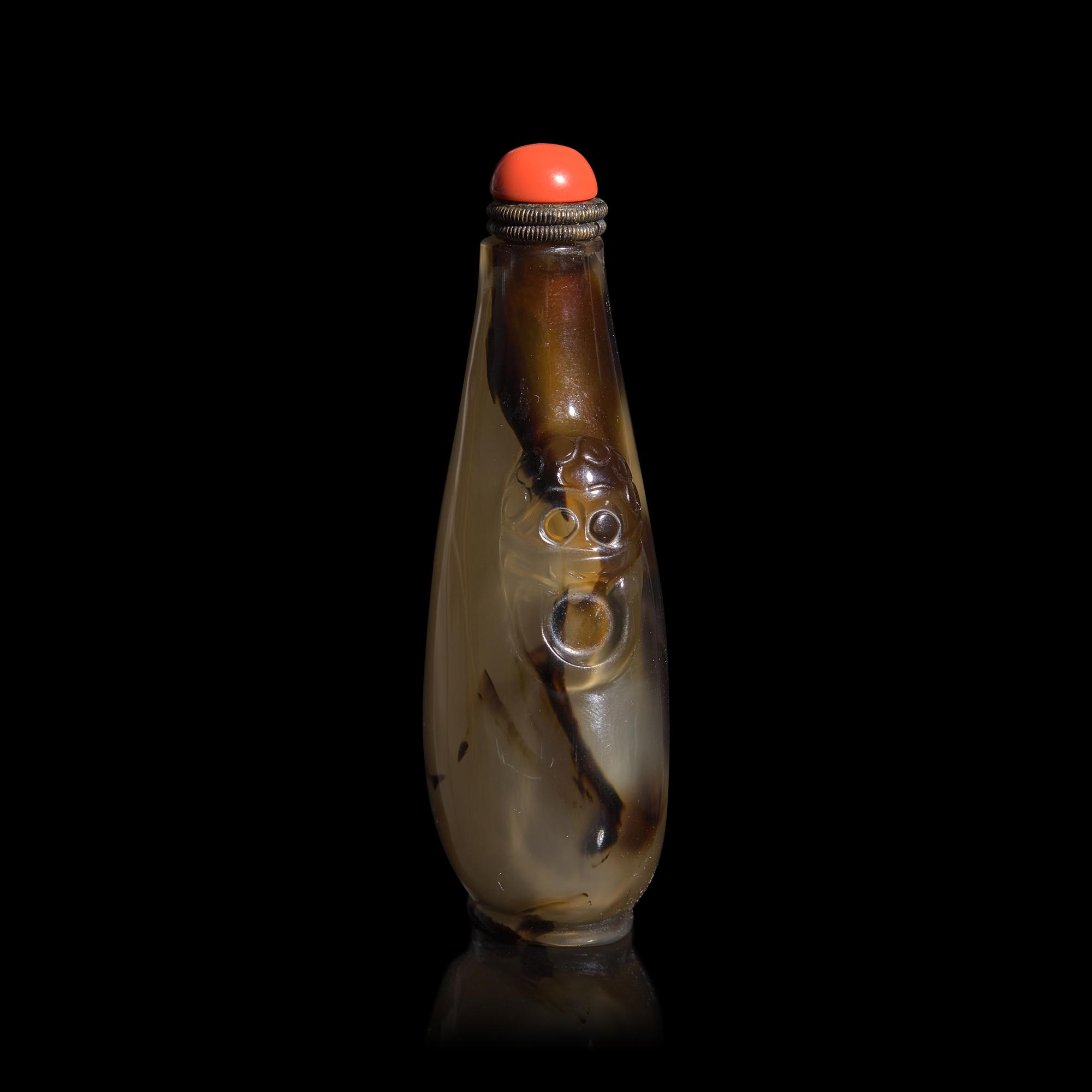 A Chinese Carved Agate Snuff Bottle