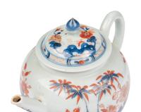 A Group of Three Chinese Export Porcelain Articles